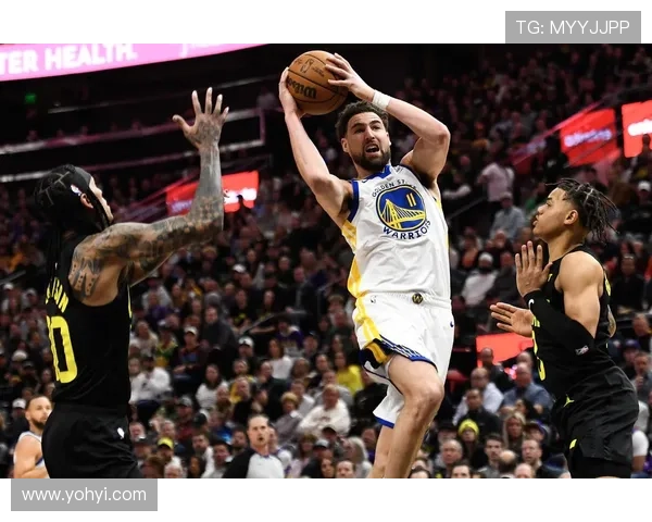 克莱手感回暖却遭冷落赛后愤怒扔水瓶表达不满情绪